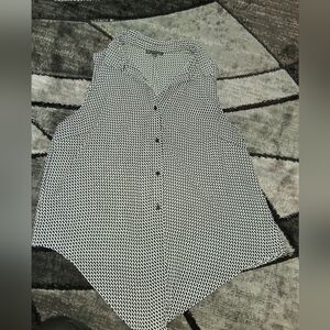 EUC Adrianna Papell Size Xl Black & White Checkered Sleeveless Button Down Top!